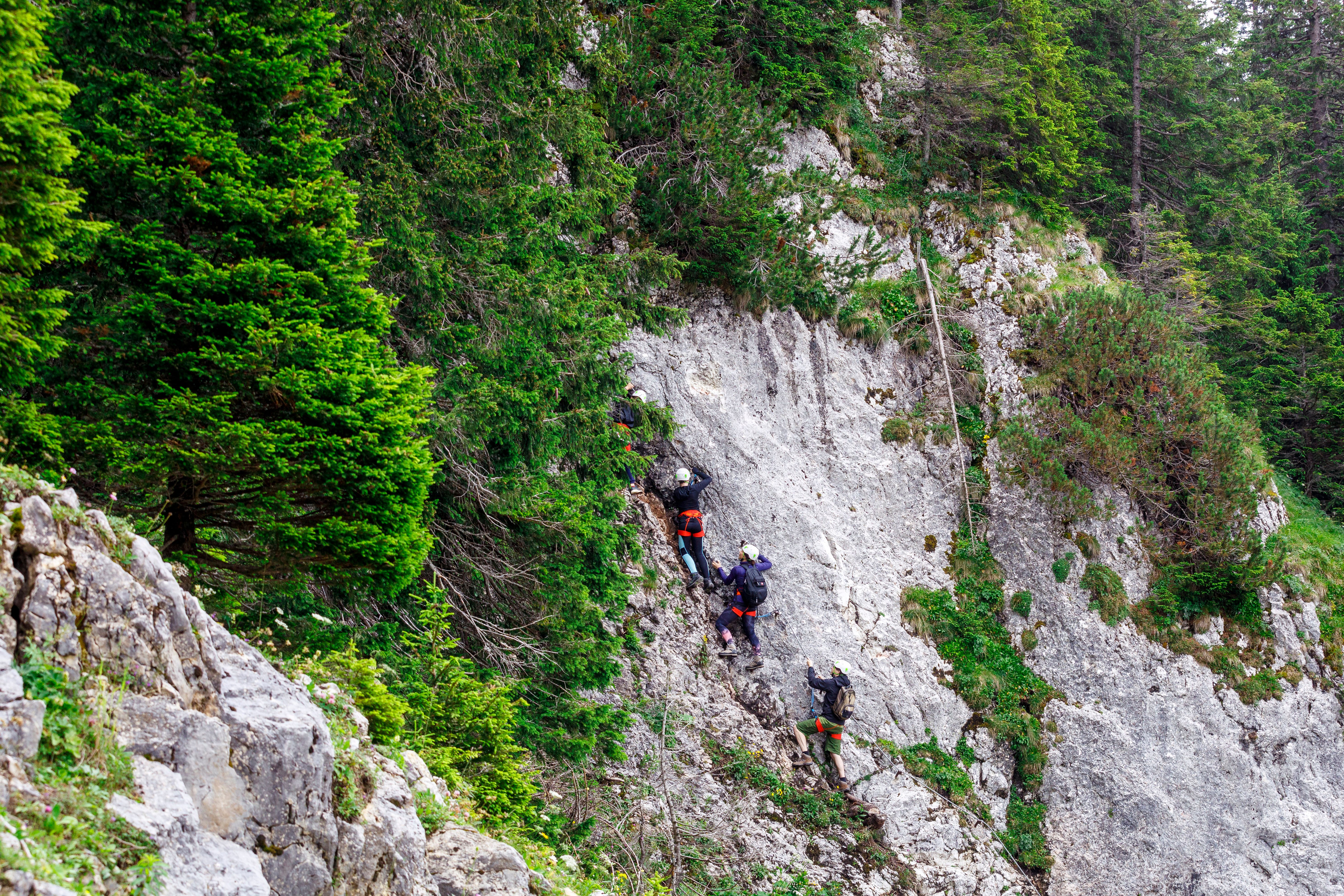 3 Personen am Klettersteig