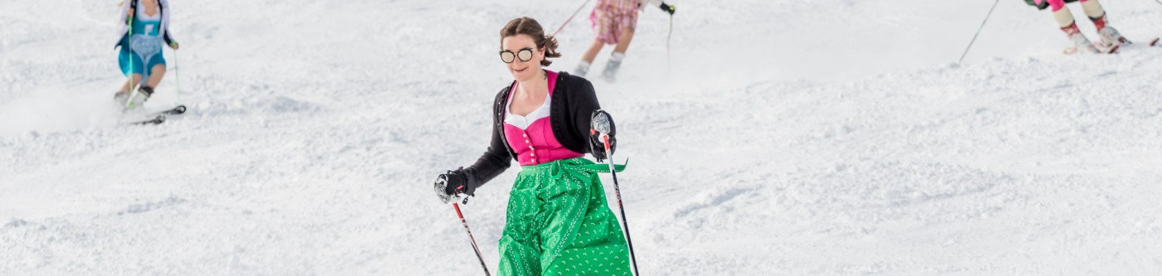 Auf der Piste beim Dirndlskitag am Hochkar , © Ludwig Fahrenberger